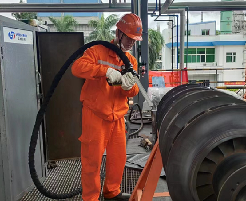 設(shè)備裝置換“心”的“手術(shù)師” --瀘天化弘旭公司海天化檢修工作側(cè)記(圖2) 設(shè)備裝置換“心”的“手術(shù)師” --瀘天化弘旭公司海天化檢修工作側(cè)記(圖2)