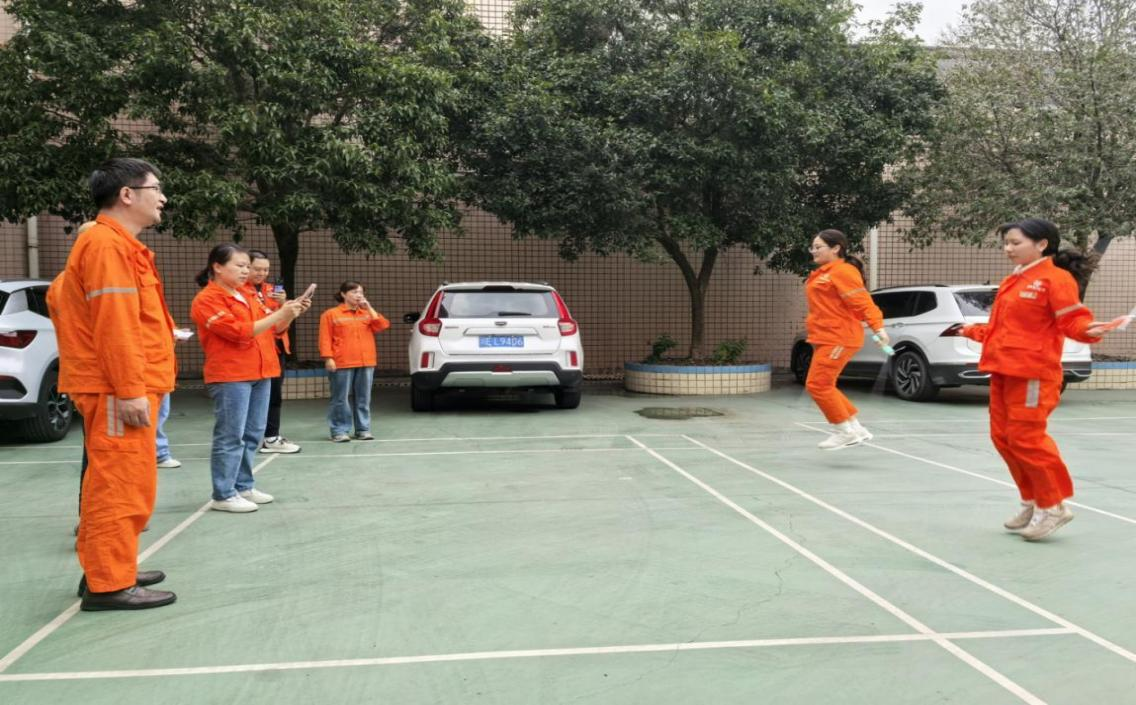 光芒四射，繩彩飛揚 ——弘旭公司工會開展秋季跳繩活動(圖1)