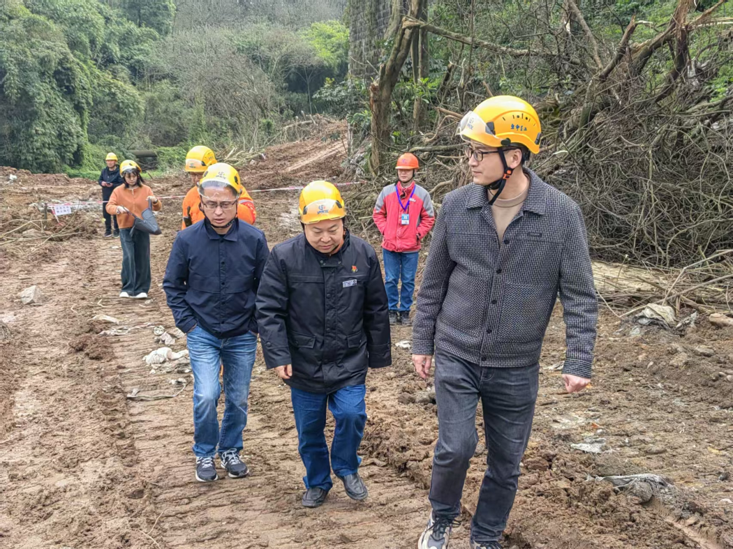 ?瀘天化集團(tuán)安全生產(chǎn)專項(xiàng)督導(dǎo)組赴弘旭公司開展實(shí)地檢查(圖4) ?瀘天化集團(tuán)安全生產(chǎn)專項(xiàng)督導(dǎo)組赴弘旭公司開展實(shí)地檢查(圖4)