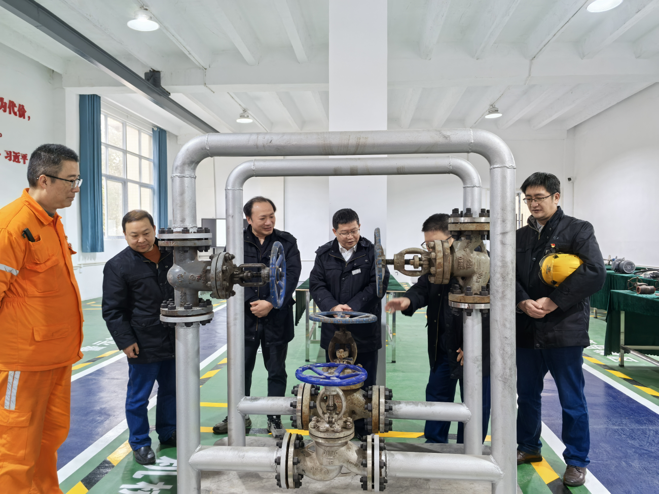 瀘天化股份公司到弘旭公司調(diào)研指導工作(圖2) 瀘天化股份公司到弘旭公司調(diào)研指導工作(圖2)