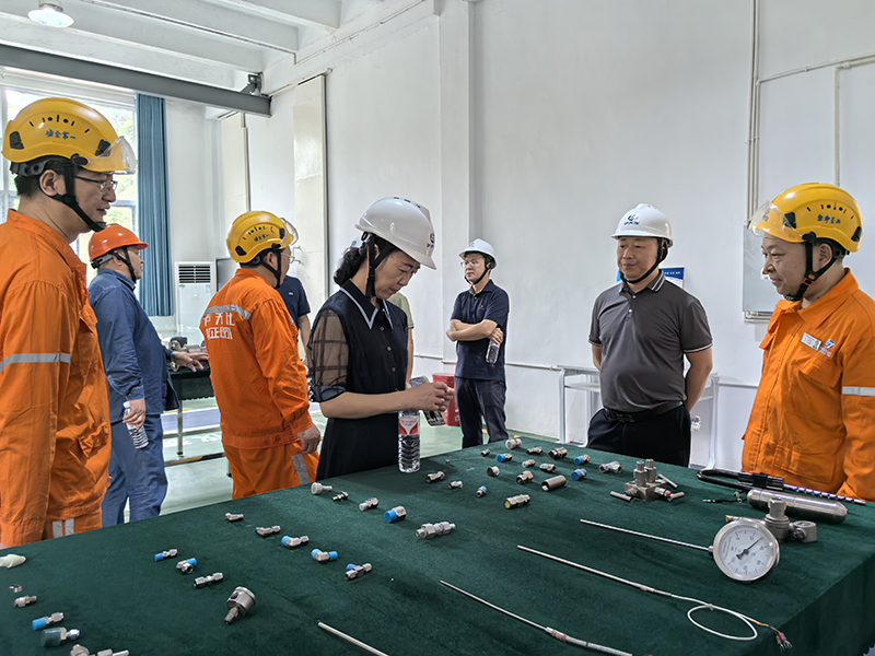 瀘天化集團(tuán)公司外部董事赴弘旭公司調(diào)研指導(dǎo)工作(圖5) 瀘天化集團(tuán)公司外部董事赴弘旭公司調(diào)研指導(dǎo)工作(圖5)