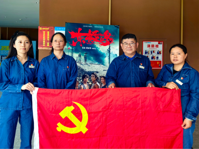 觀看《東極島》厚植愛國(guó)情懷(圖1) 觀看《東極島》厚植愛國(guó)情懷(圖1)