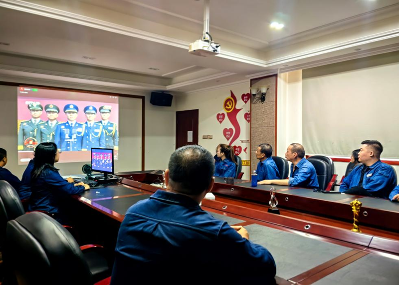  弘旭公司組織觀看九三閱兵式，激發(fā)愛國熱情(圖3)