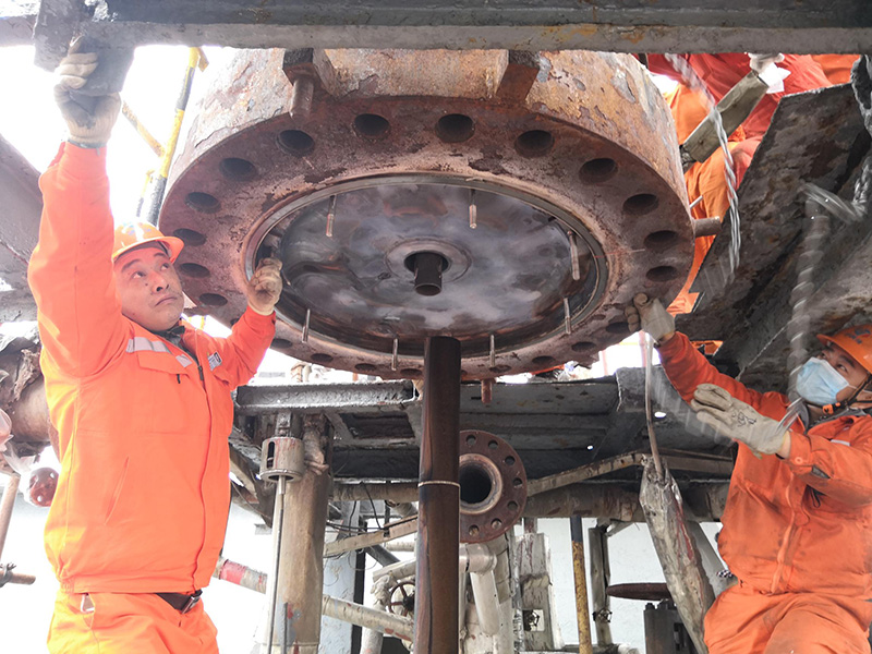 一路勇攀高峰的奮斗者---王濤同志主要先進(jìn)事跡材料(圖1) 一路勇攀高峰的奮斗者---王濤同志主要先進(jìn)事跡材料(圖1)